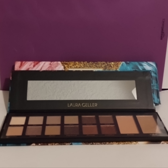 LAURA GELLER Blushing & Blissful 12 Eyeshadows,1 Highlighter &1 Blush ** NEW ** - Picture 2 of 2